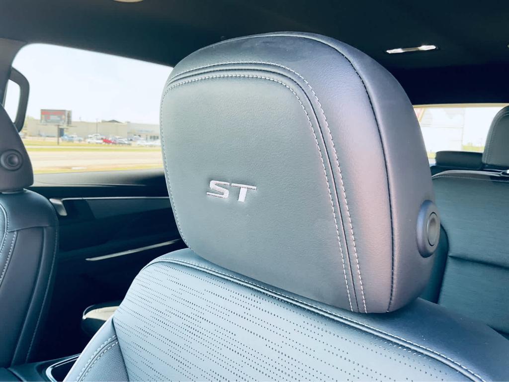 new 2025 Buick Enclave car, priced at $48,330
