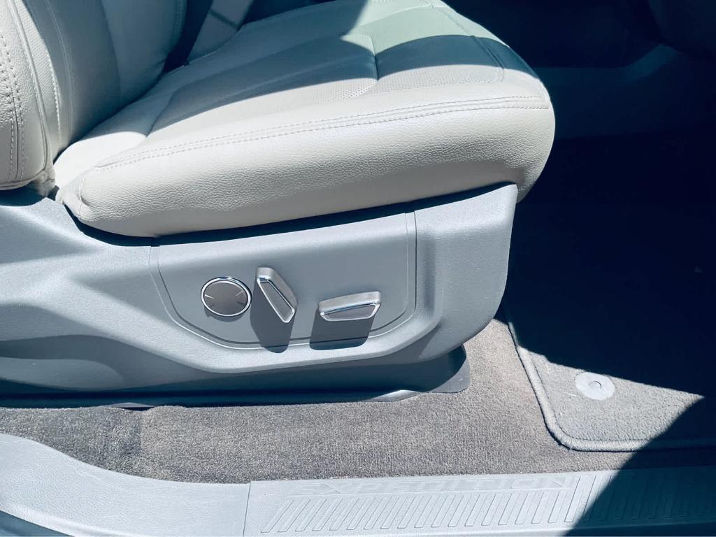 used 2020 Ford Expedition car, priced at $30,000
