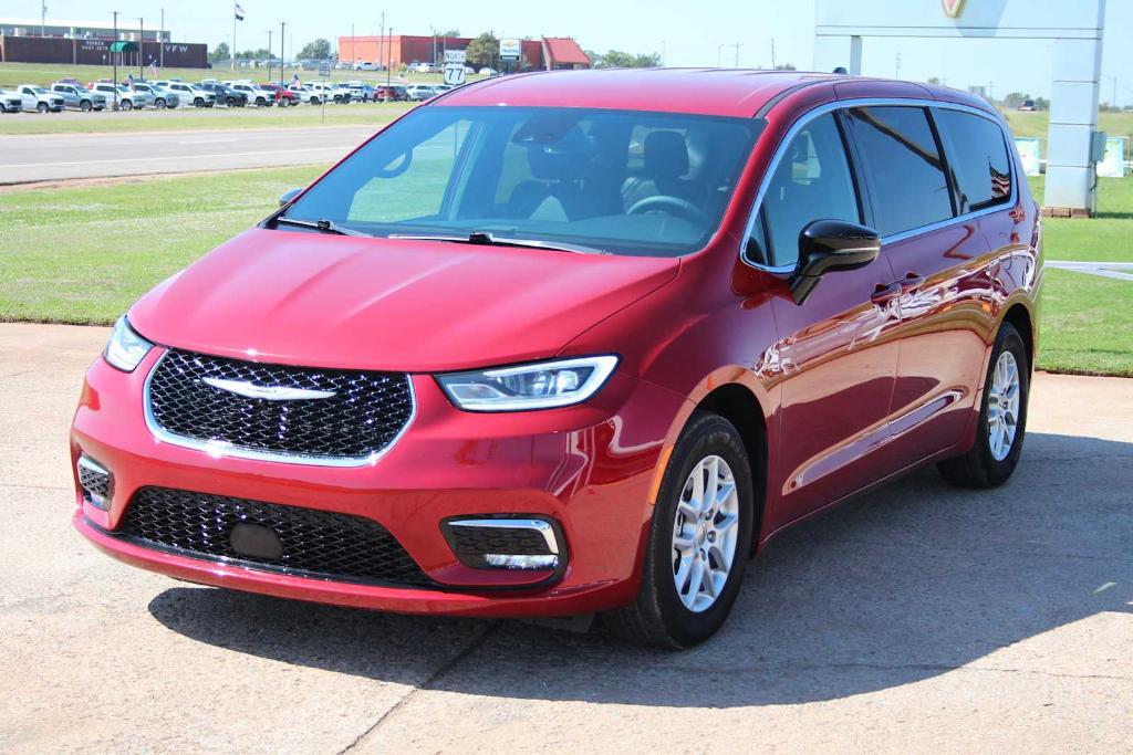 used 2025 Chrysler Pacifica car, priced at $33,500