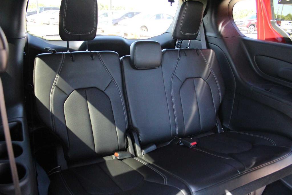 used 2025 Chrysler Pacifica car, priced at $33,500