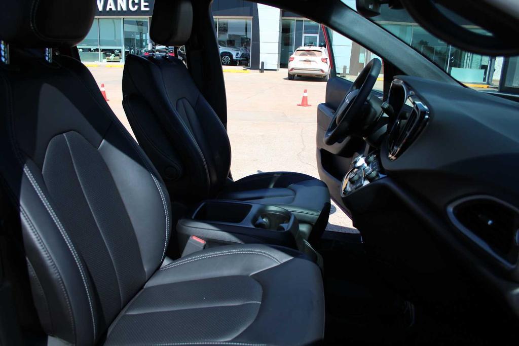 used 2025 Chrysler Pacifica car, priced at $33,500