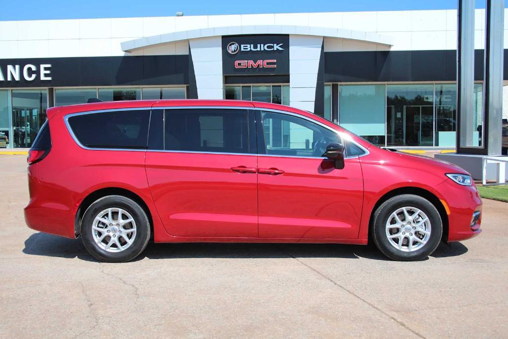 used 2025 Chrysler Pacifica car, priced at $33,500