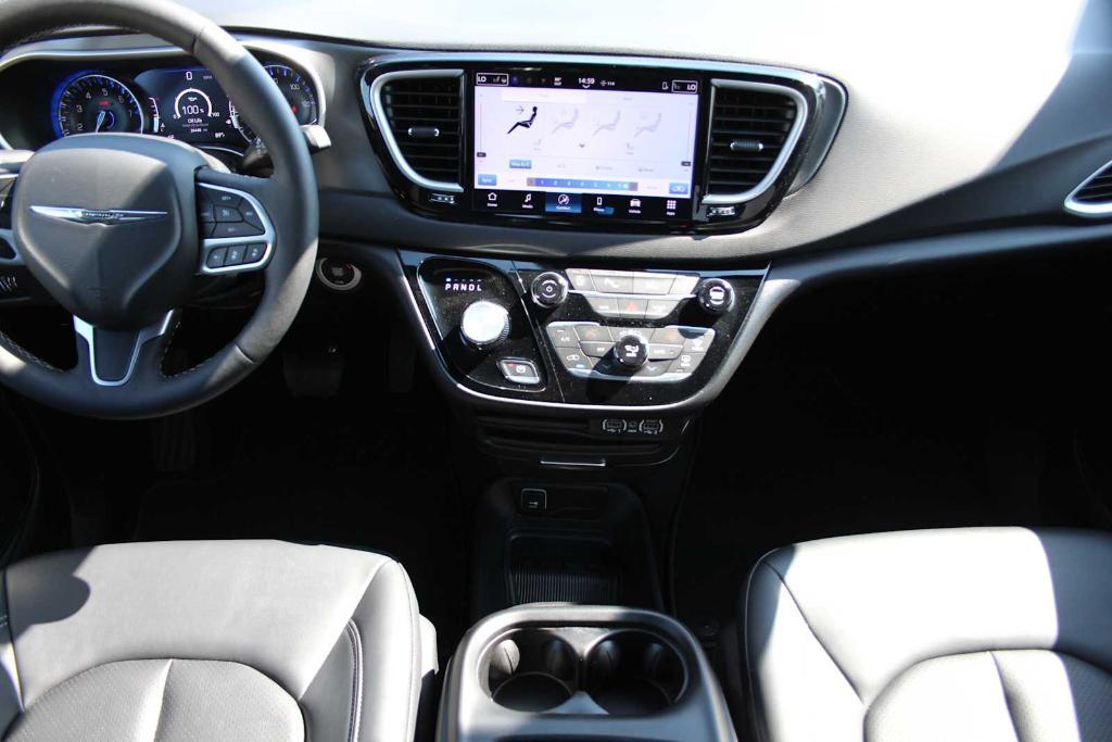 used 2025 Chrysler Pacifica car, priced at $33,500