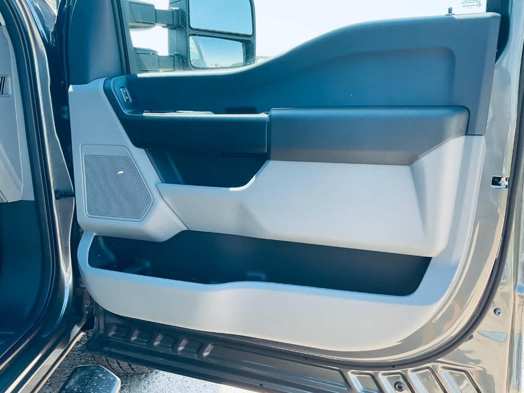 new 2025 Ford F-250 car, priced at $60,075