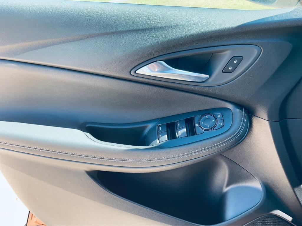 new 2025 Buick Encore GX car, priced at $26,625