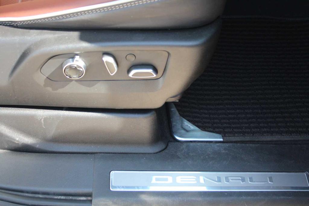 used 2023 GMC Yukon car, priced at $71,500