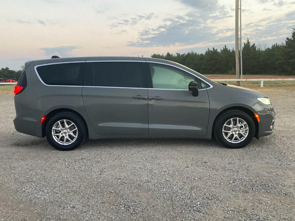 used 2025 Chrysler Pacifica car, priced at $35,000