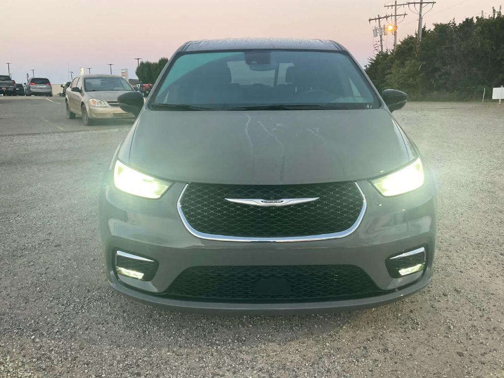 used 2025 Chrysler Pacifica car, priced at $35,000