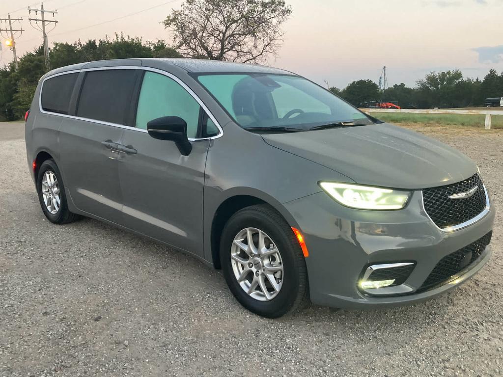 used 2025 Chrysler Pacifica car, priced at $35,000