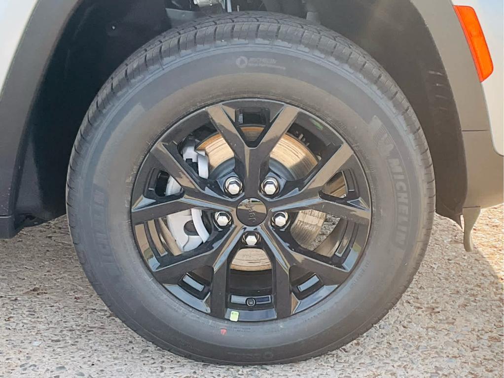 new 2025 Jeep Grand Cherokee car, priced at $41,499