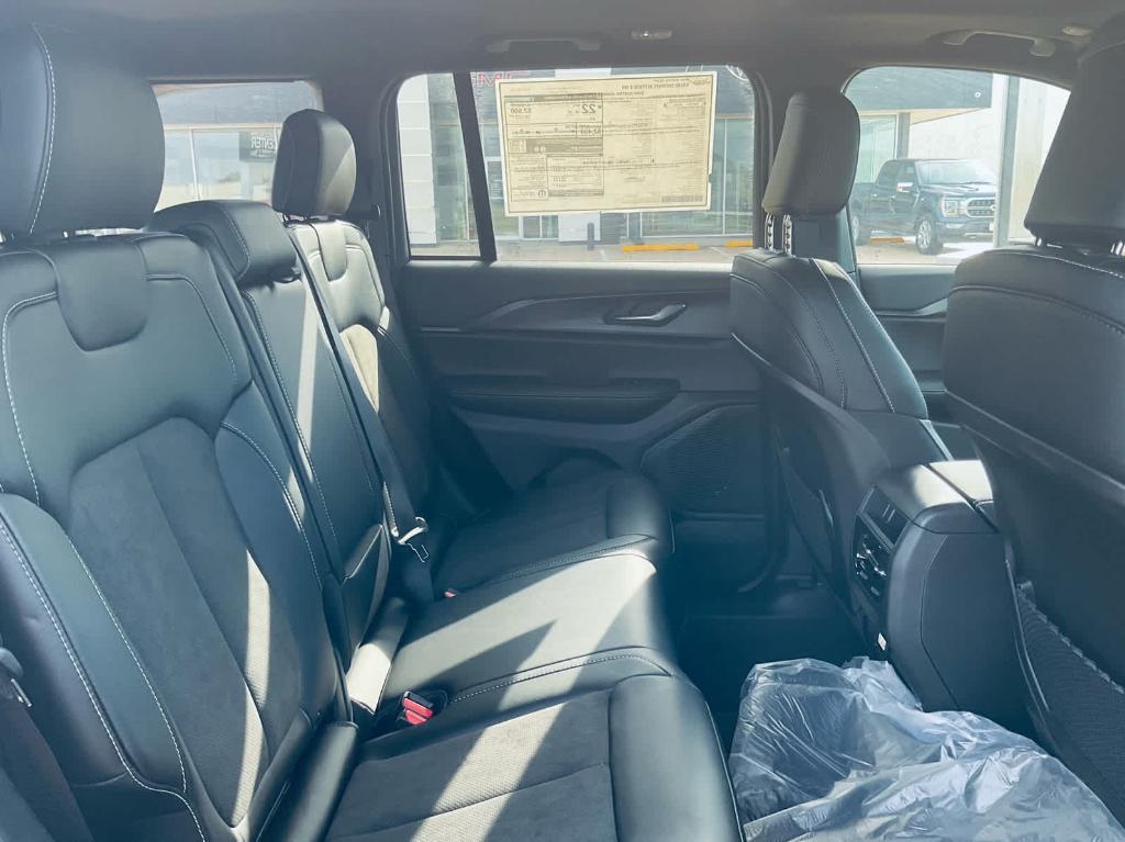 new 2025 Jeep Grand Cherokee car, priced at $41,499