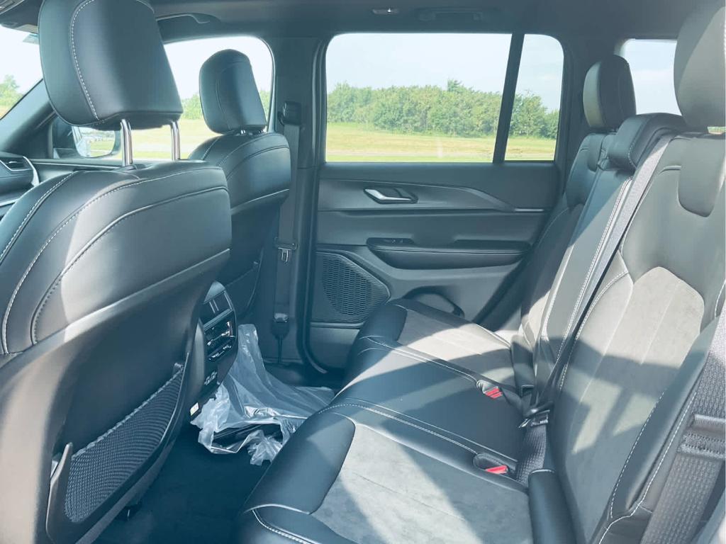 new 2025 Jeep Grand Cherokee car, priced at $41,499