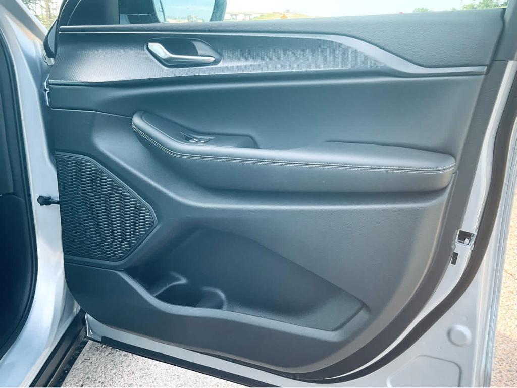new 2025 Jeep Grand Cherokee car, priced at $41,499