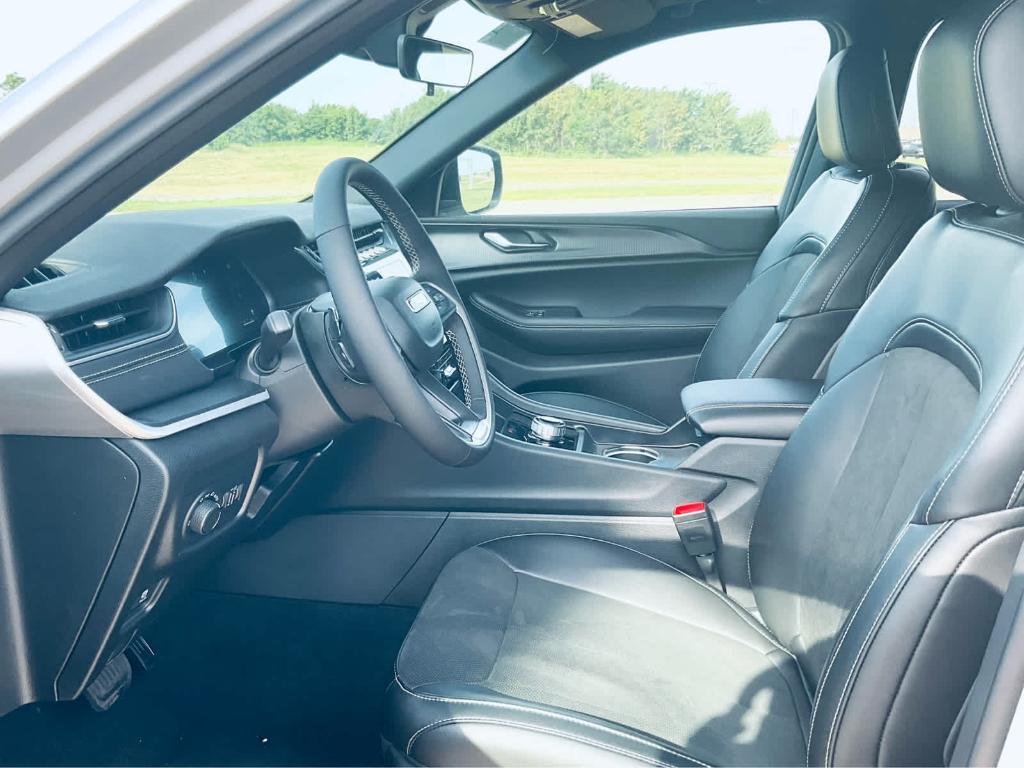 new 2025 Jeep Grand Cherokee car, priced at $41,499