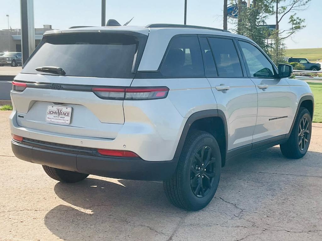 new 2025 Jeep Grand Cherokee car, priced at $41,499
