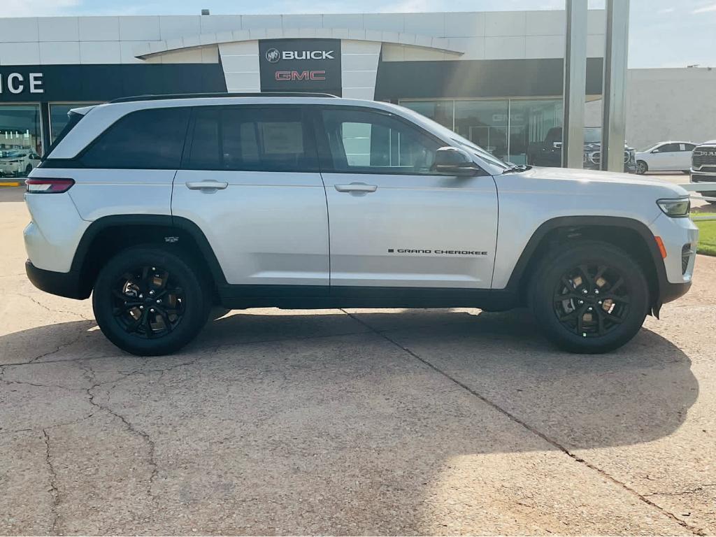 new 2025 Jeep Grand Cherokee car, priced at $41,499