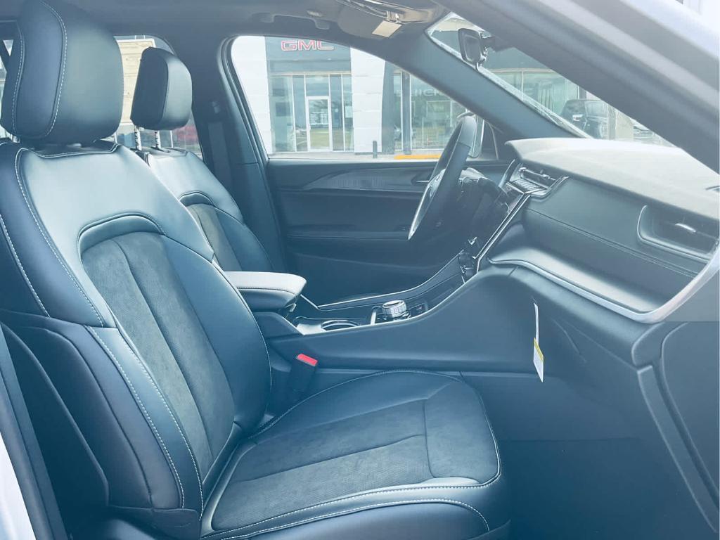 new 2025 Jeep Grand Cherokee car, priced at $41,499
