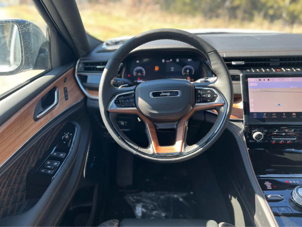 new 2025 Jeep Grand Cherokee car, priced at $60,775