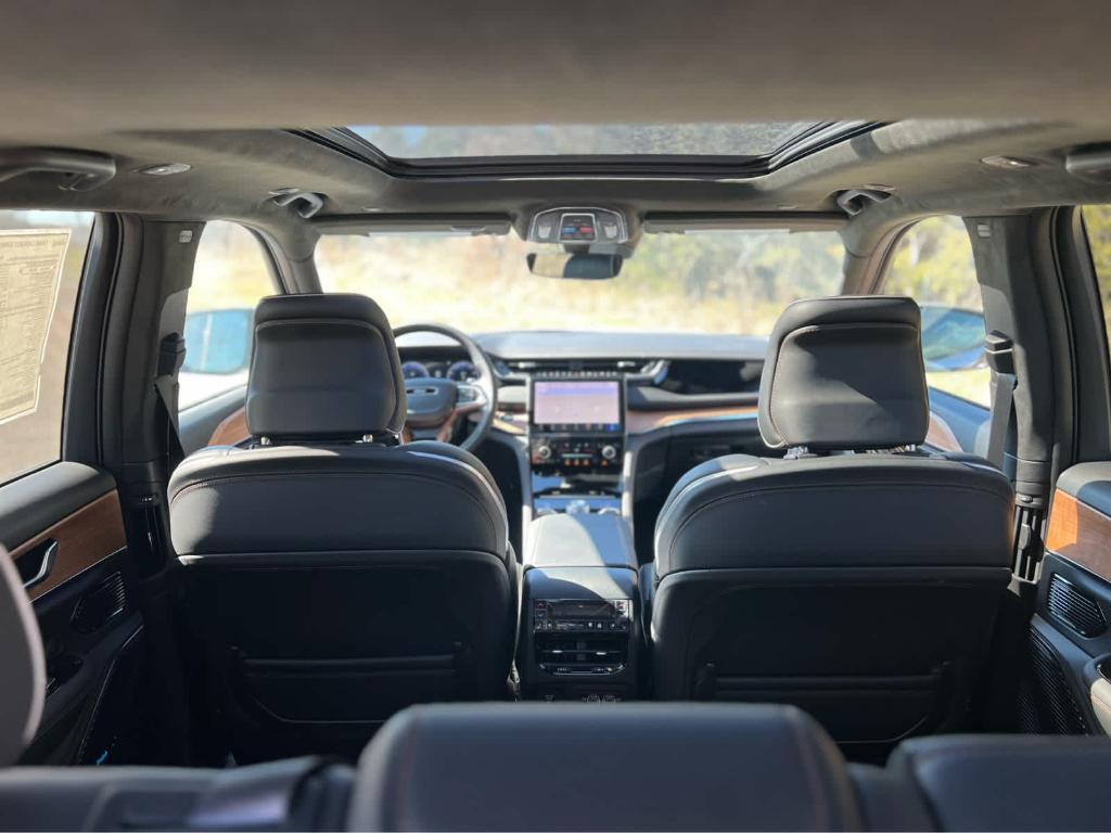 new 2025 Jeep Grand Cherokee car, priced at $60,775