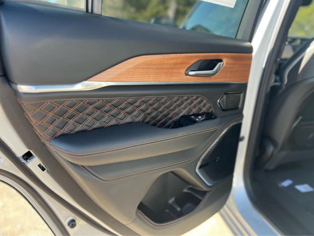 new 2025 Jeep Grand Cherokee car, priced at $60,775