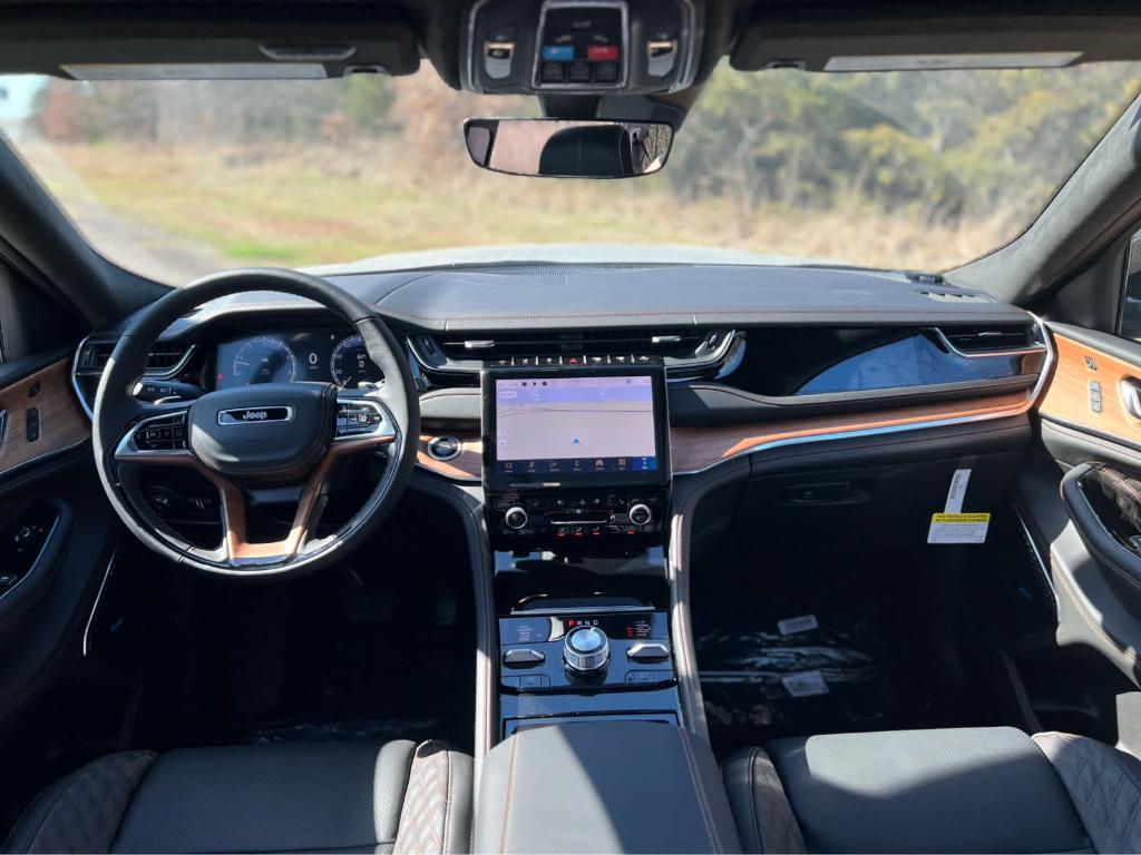 new 2025 Jeep Grand Cherokee car, priced at $60,775