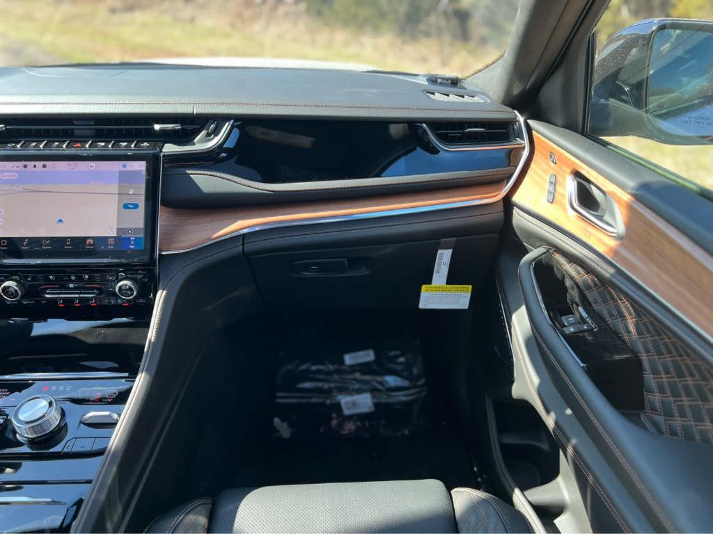 new 2025 Jeep Grand Cherokee car, priced at $60,775
