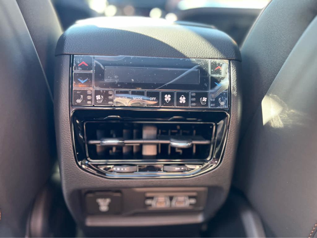 new 2025 Jeep Grand Cherokee car, priced at $60,775