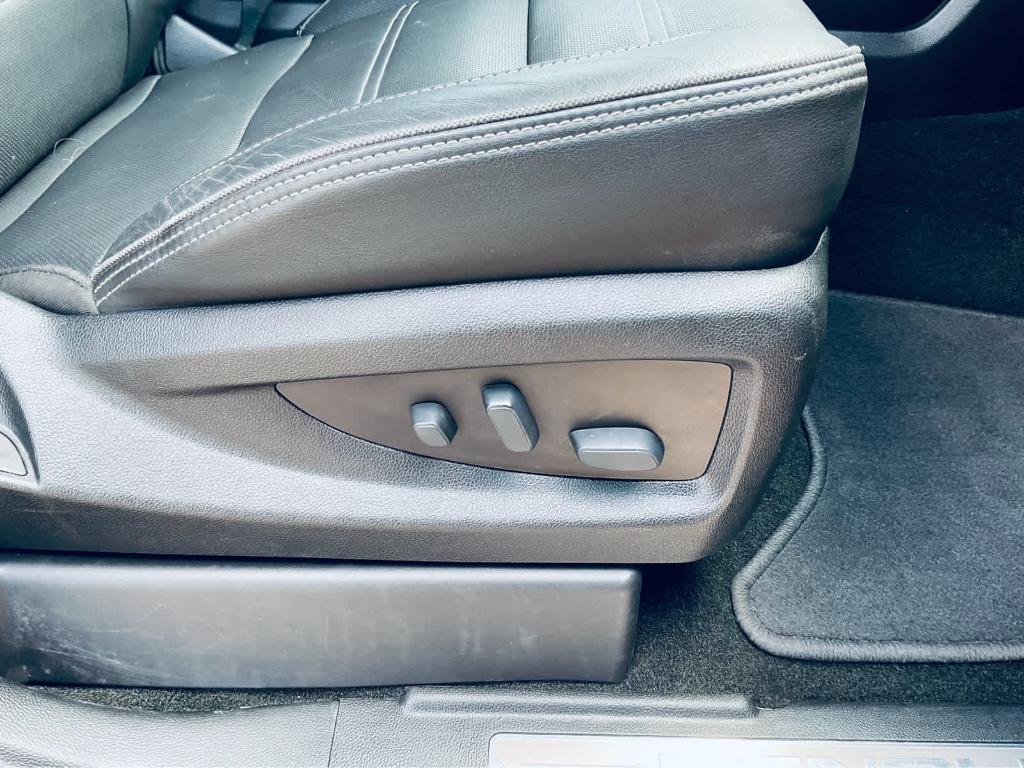 used 2019 GMC Yukon car, priced at $34,000