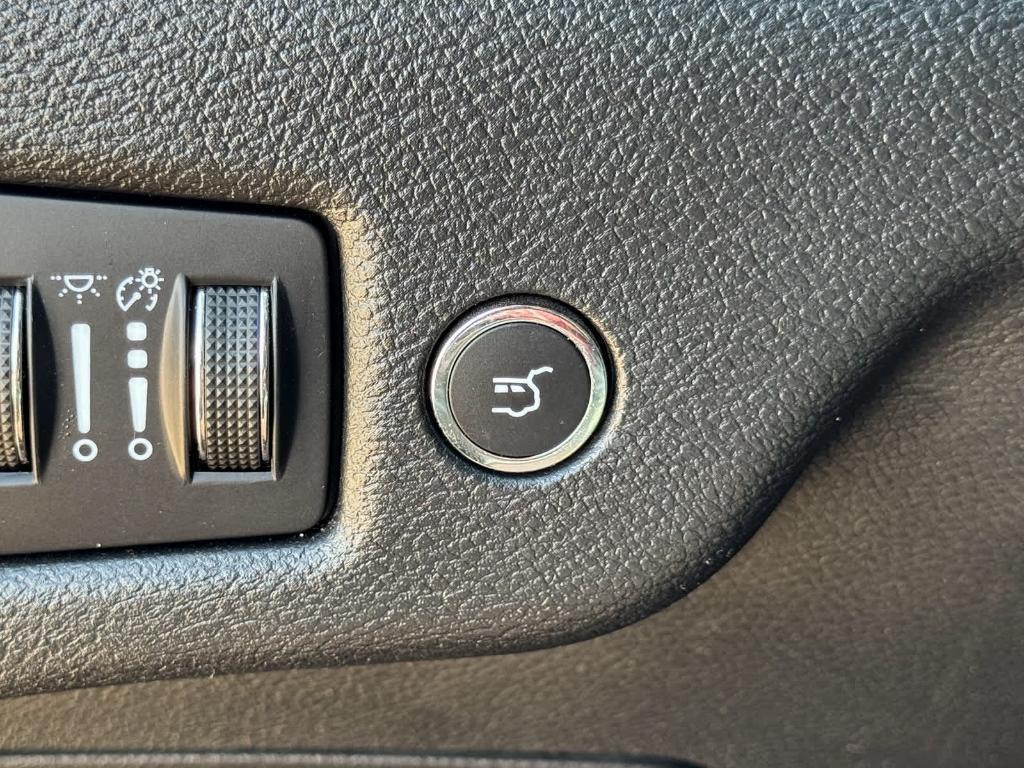 used 2022 Jeep Cherokee car, priced at $16,411