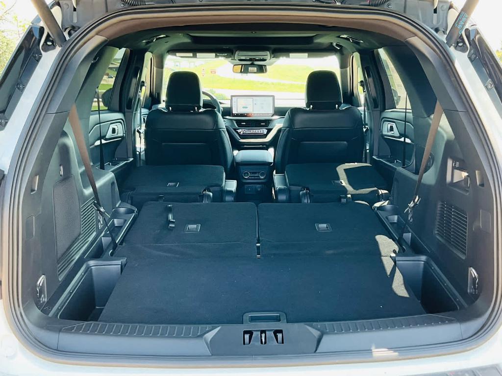 new 2025 Ford Explorer car, priced at $53,265