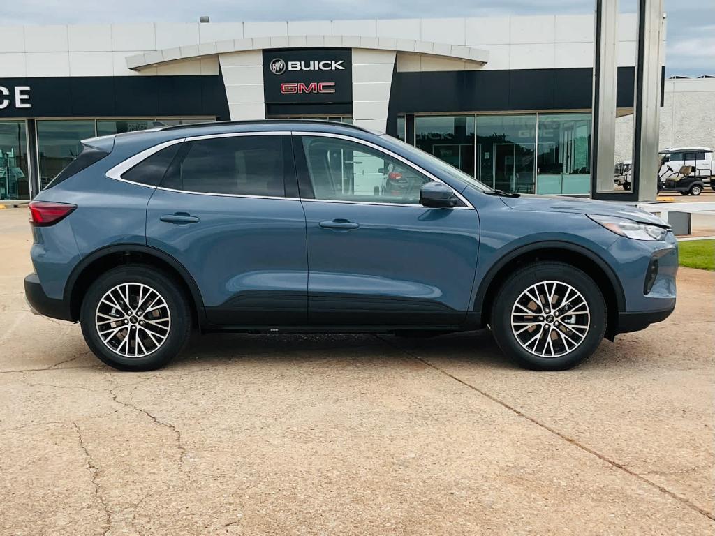 new 2025 Ford Escape car, priced at $33,252