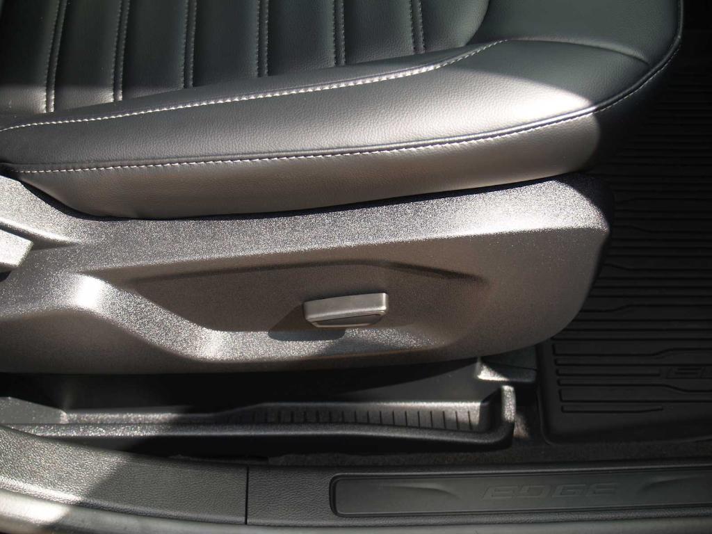used 2024 Ford Edge car, priced at $29,500