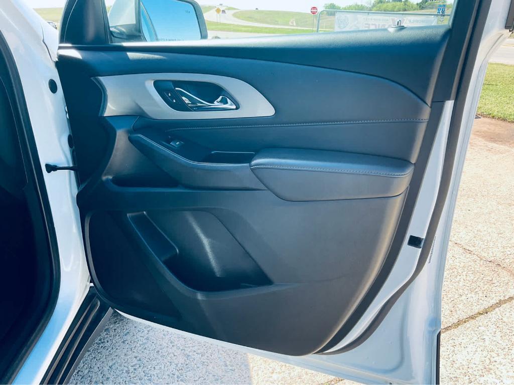 used 2023 Chevrolet Traverse car, priced at $28,000