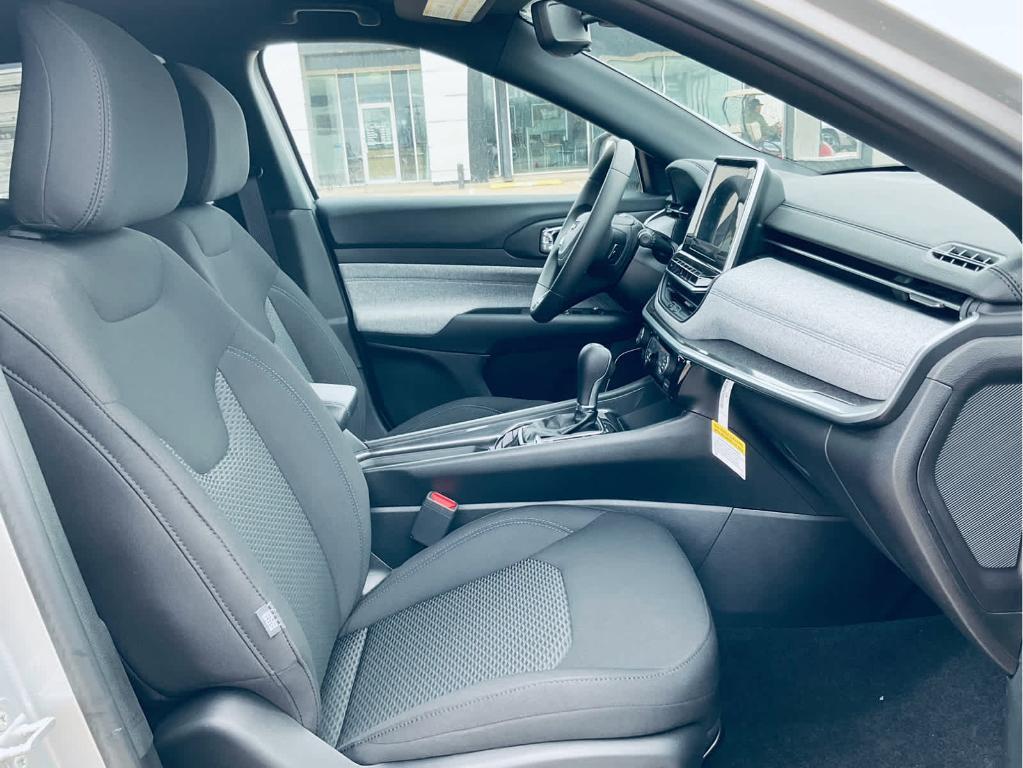 new 2025 Jeep Compass car, priced at $24,877