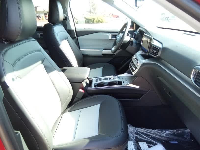 new 2024 Ford Explorer car, priced at $43,275