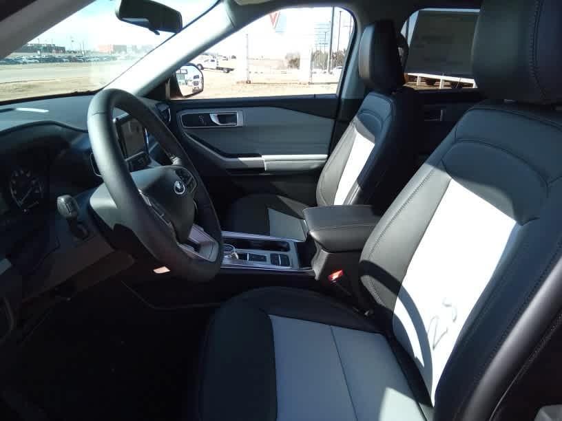 new 2024 Ford Explorer car, priced at $43,275