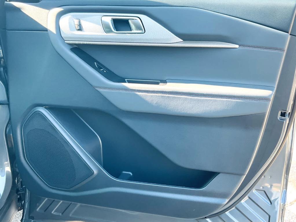new 2025 Ford Explorer car, priced at $44,085
