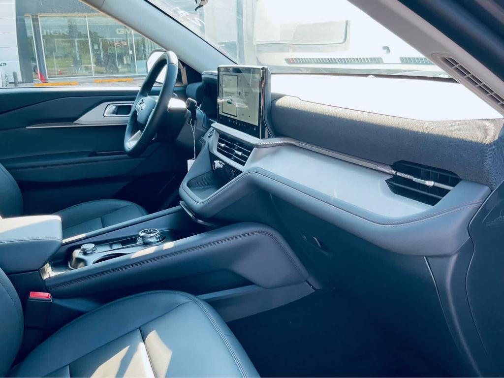 new 2025 Ford Explorer car, priced at $44,085