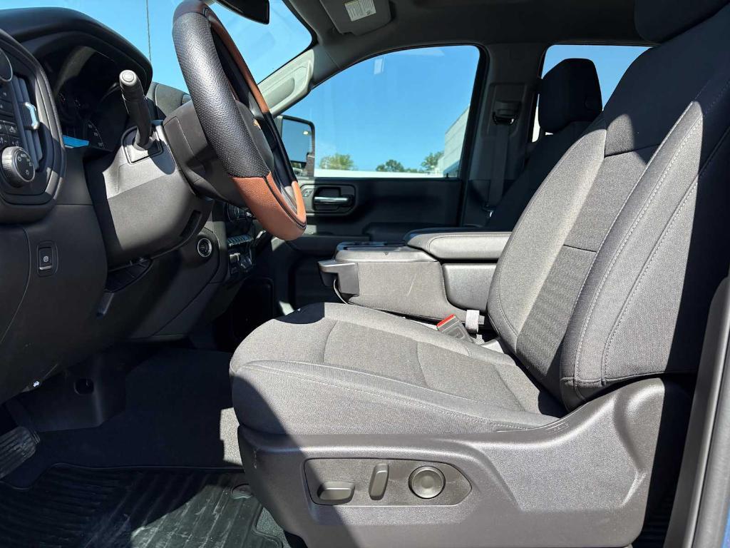 used 2025 Chevrolet Silverado 2500 car, priced at $53,327