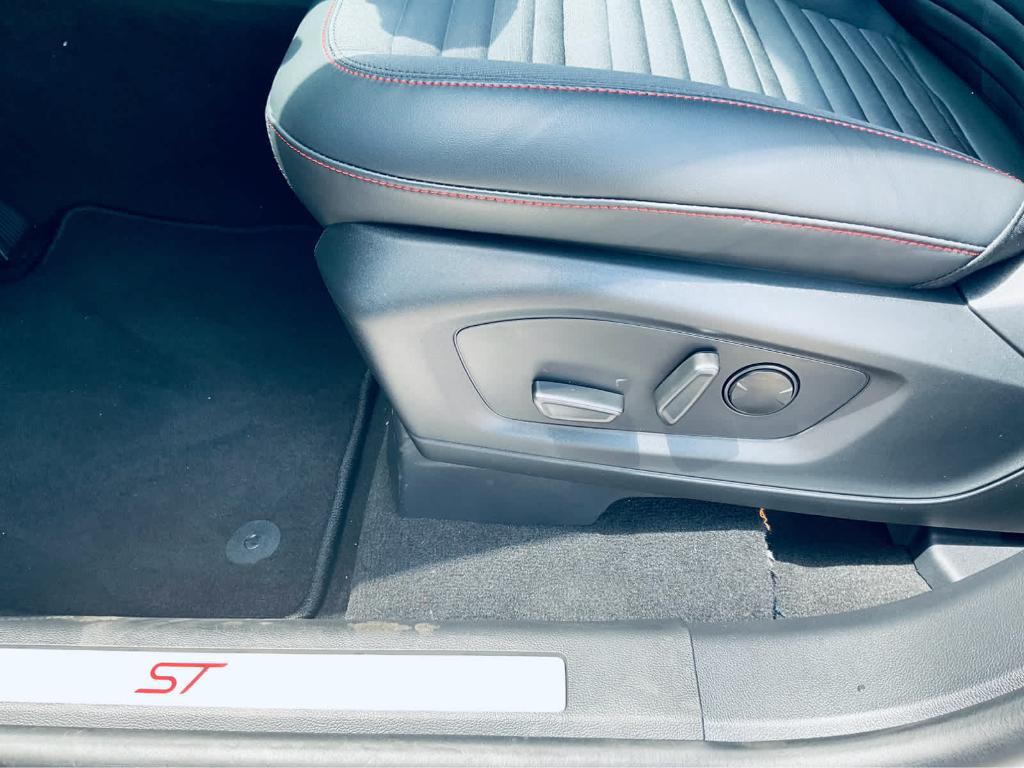new 2025 Ford Explorer car, priced at $53,575