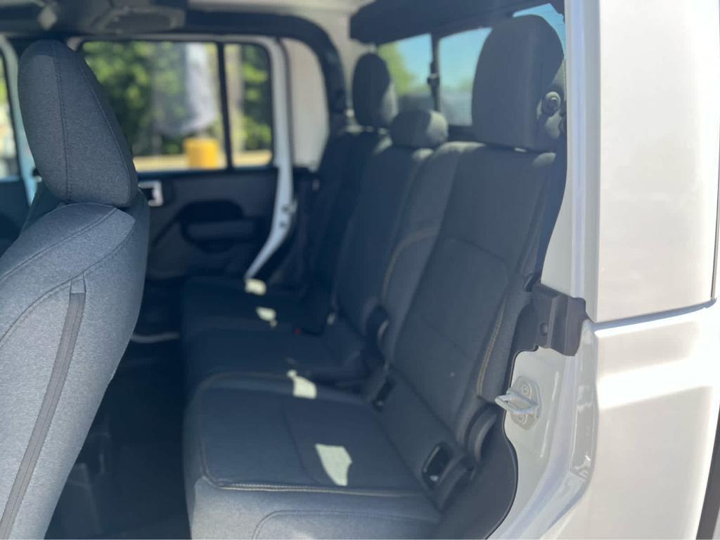 new 2025 Jeep Gladiator car, priced at $38,510