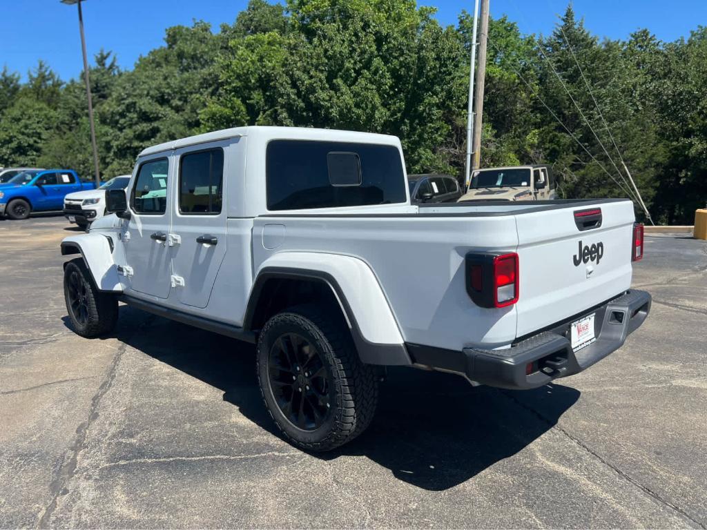 new 2025 Jeep Gladiator car, priced at $38,510