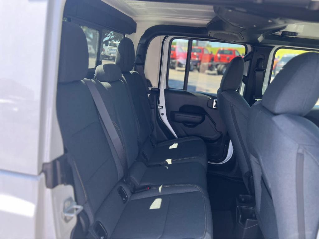 new 2025 Jeep Gladiator car, priced at $38,510