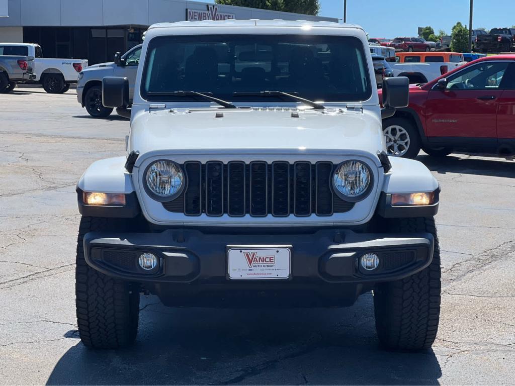 new 2025 Jeep Gladiator car, priced at $38,510
