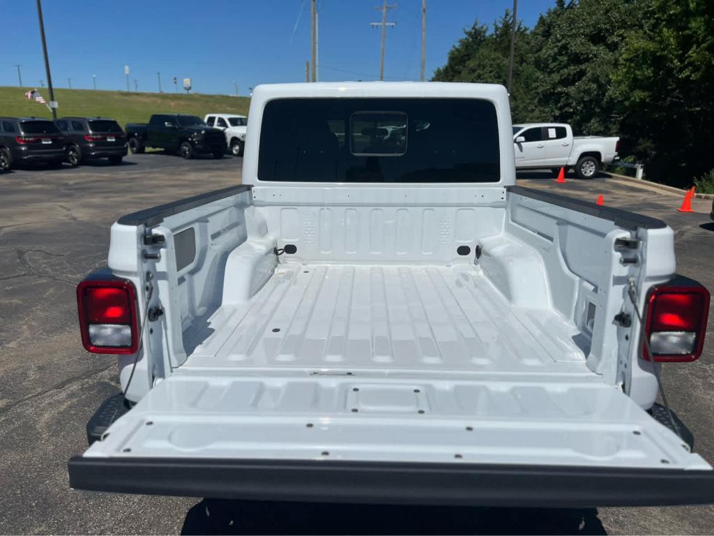 new 2025 Jeep Gladiator car, priced at $38,510
