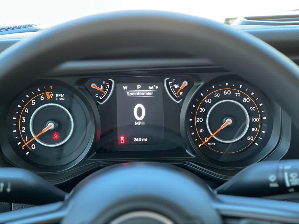 new 2025 Jeep Gladiator car, priced at $38,510