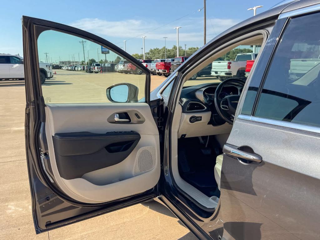 used 2021 Chrysler Pacifica car, priced at $21,364