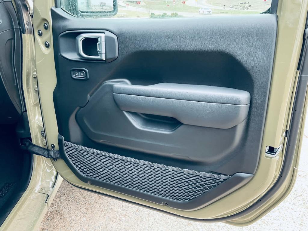 new 2025 Jeep Wrangler car, priced at $40,080