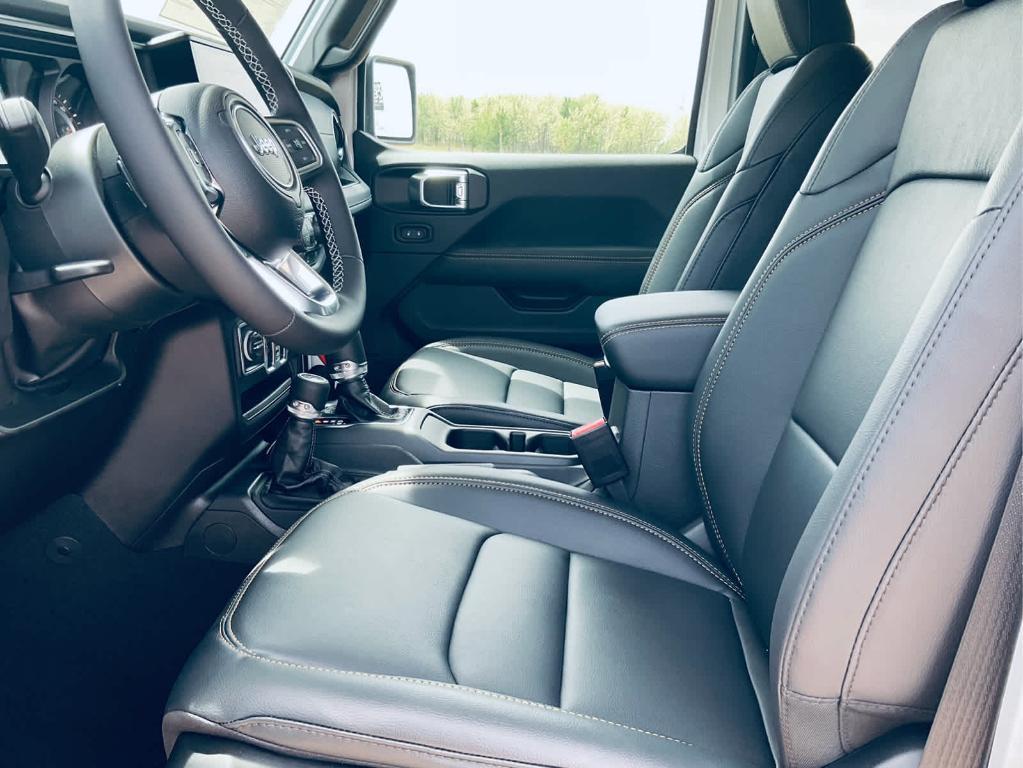 new 2025 Jeep Wrangler car, priced at $51,545