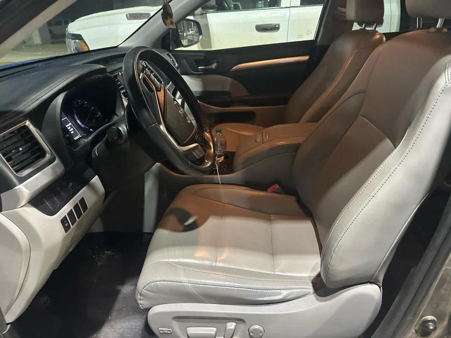 used 2015 Toyota Highlander car, priced at $16,493